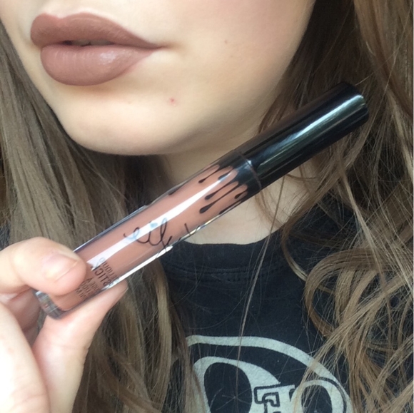 Dolce K Kylie Makeup Lip liner and Lipgloss Lipstick Set - Picture 4 of 4